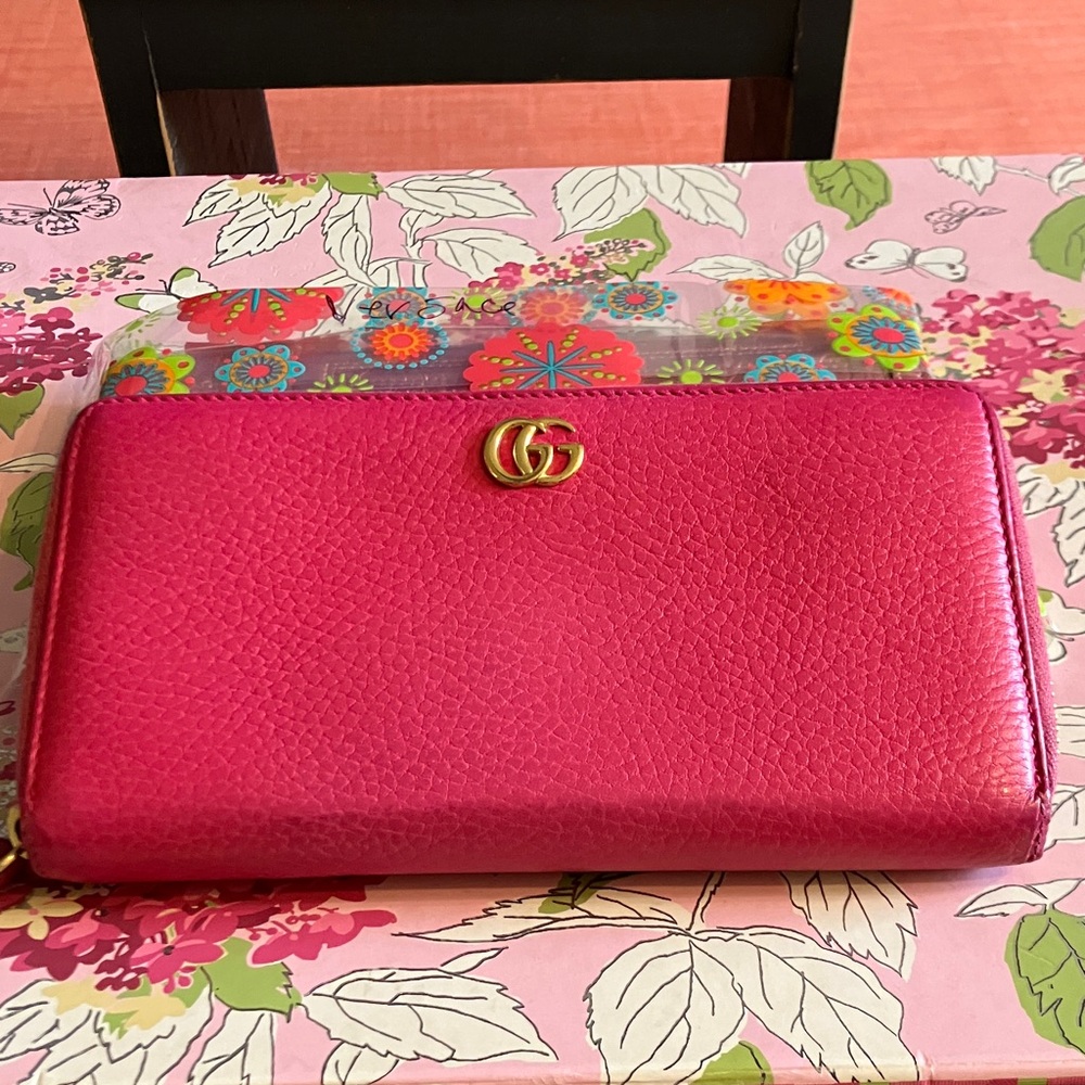 Gucci Fuchsia Leather Clutch